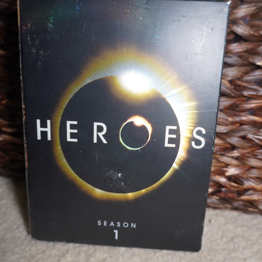 Heroes  Season 1 DVD 2007 Universal Studios 7 Disc Set